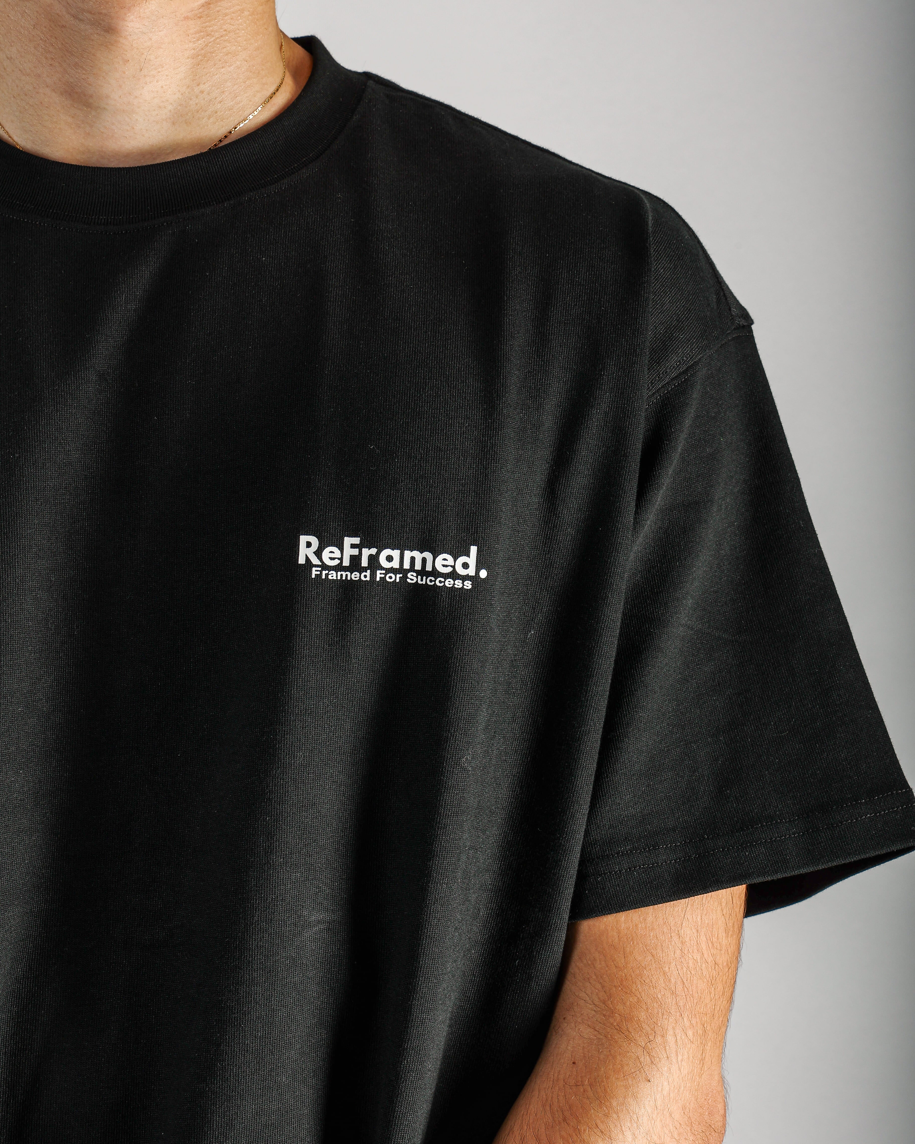 تي شيرت بإطار أسود من أجل النجاح